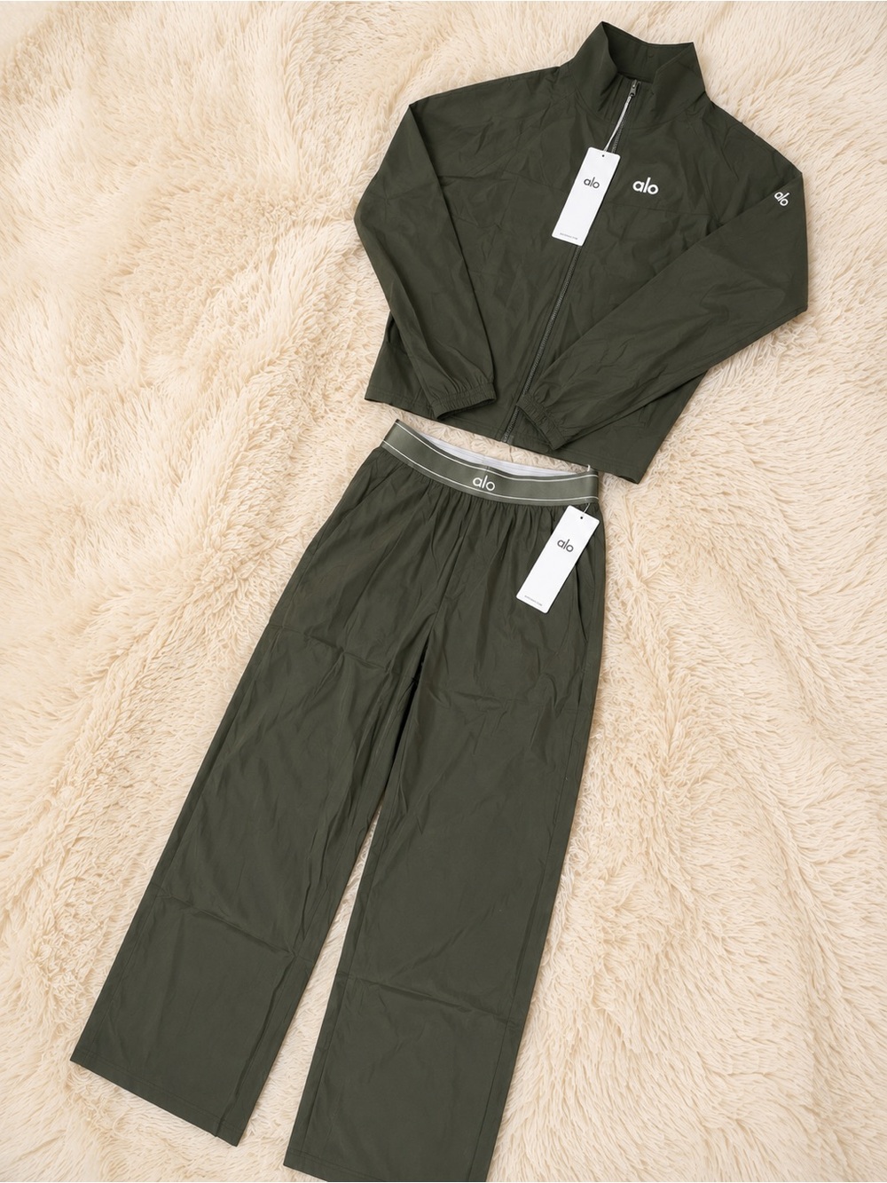 Alo Yoga Women's 2-Piece Windbreaker Jacket & Wide Le… - Gem